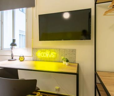 Room in a shared 5-bedroom apartment for rent in Ríos Rosas. - Photo 1