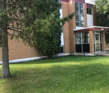 Cozy 2 Bedroom Apartment! | 15 - 11503 109 Ave NW, Edmonton - Photo 1