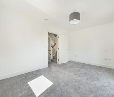 4 bedroom terraced house to rent - Photo 3