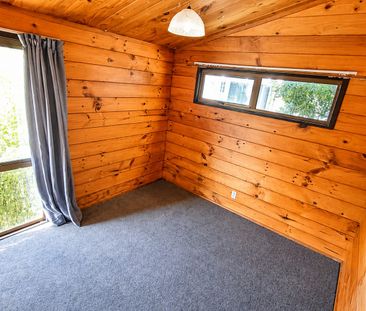 Tidy home with large yard - Photo 5