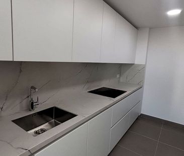 3 bedroom luxury penthouse for rent in Estepona, Andalusia - Photo 4