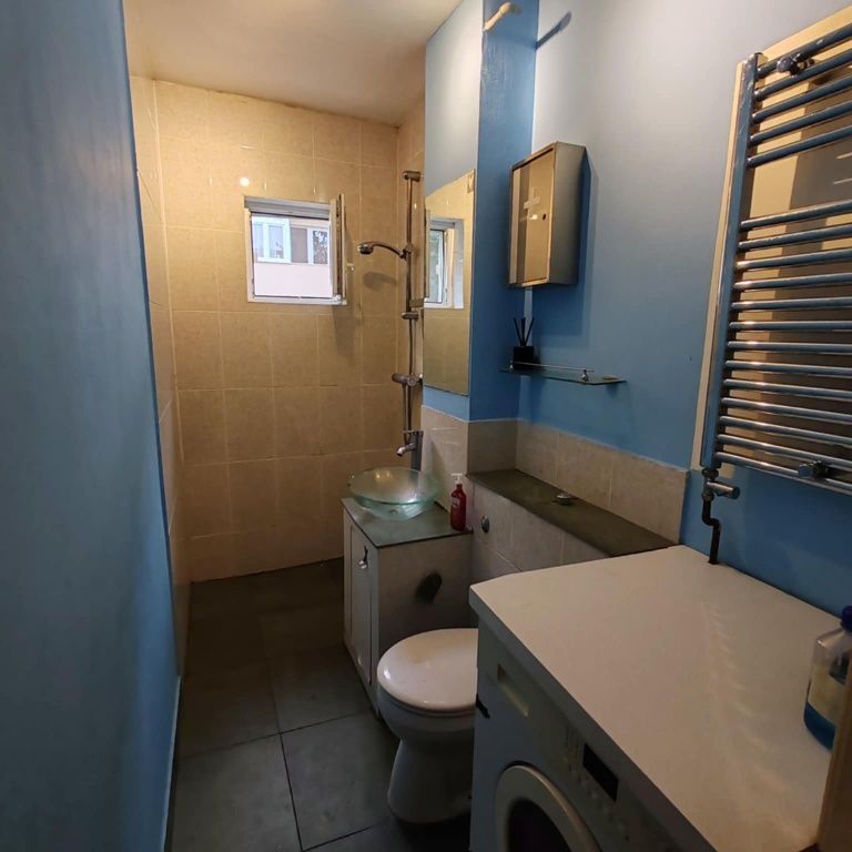 Apartament cu 2 camere, zona 7 Noiembrie - Fotografie 2