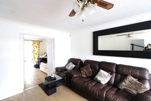 4 bedroom detached house to rent - Photo 1