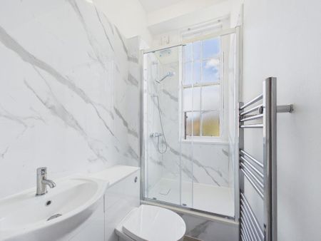 4 bedroom flat to rent - Photo 3