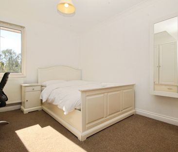 Hazel Close, Englefield Green, Egham, Surrey, TW20 0TN - Photo 4