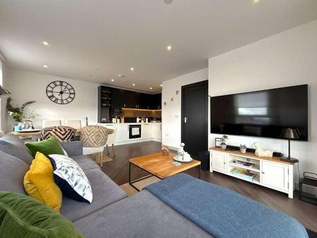 Lavender House, Eden Grove, Staines-upon-thames, Surrey, TW18 - Photo 3