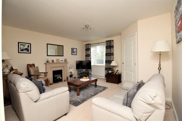 4 bedroom detached house to rent - Photo 1