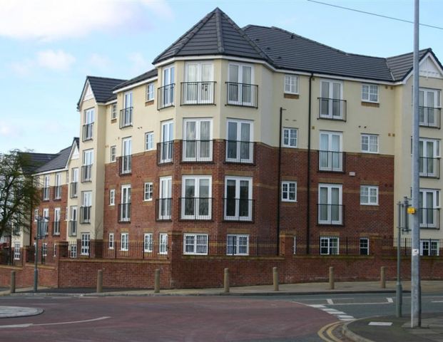 2 bedroom Flat To Let - Photo 1