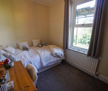 6 Bedroom House To Rent in Charminster - £3,300 pcm Tenancy Info - Photo 4