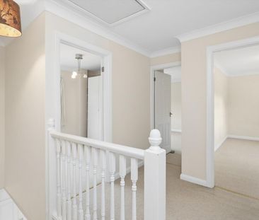 **SOLE AGENT** Available to let- 4 bedroom, 2 bathroom family home ... - Photo 3