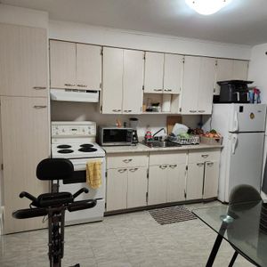 2 ET DEMI DISPONIBLE LE 1ER FÉVRIER 2026 - Photo 2