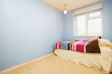 2 bed flat to rent in Laburnum Grove, Langley, SL3 - Photo 4