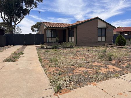 9 Sylvia Avenue, Port Augusta - Photo 5