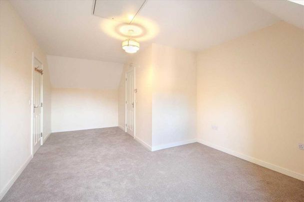 4 bedroom semi-detached house to rent - Photo 1