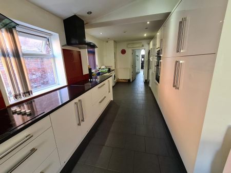 1 bedroom in a house share to rent - Photo 5