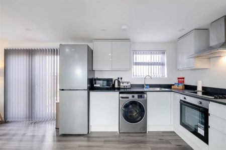 3 bedroom maisonette to rent - Photo 4