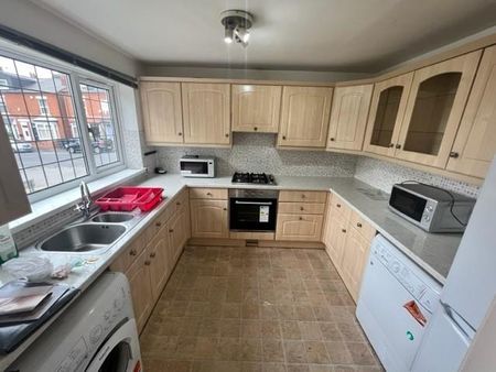 5 bedroom terraced house to rent - Photo 3