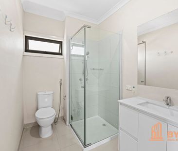 Modern 2-Bedroom Townhouse with Balcony & Garden - Photo 6