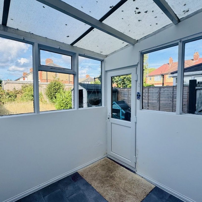 Kings Avenue - Photo 1