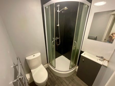 1 bedroom Apartment to let - Photo 5