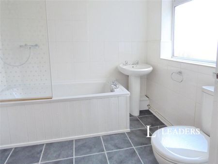 3 bedroom terraced house to rent - Photo 5