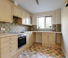 2 BEDROOM Apartment - Ground Floor - Photo 1