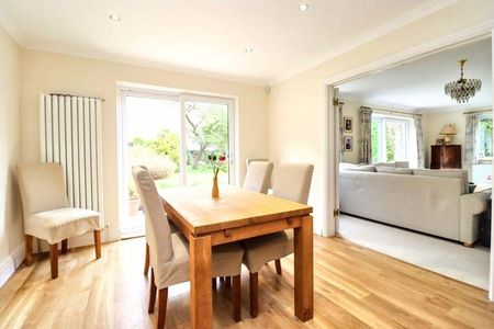 5 bedroom detached house to rent - Photo 3