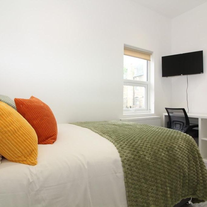 1 bedroom in a house share to rent - Photo 1