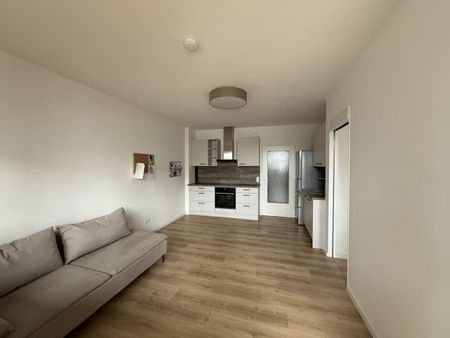 Entzückende Singlewohnung mit verglaster Loggia, Lift und fixem Parkplatz - Photo 2