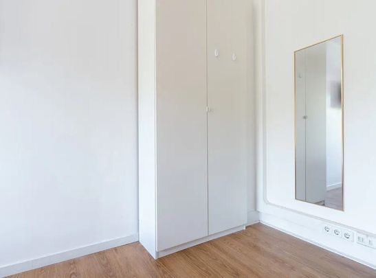 Avenida de Sidónio Pais, Lisbon, Lisbon 1050-215 - Photo 1