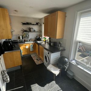N8 8PR – Crouch End - Photo 2