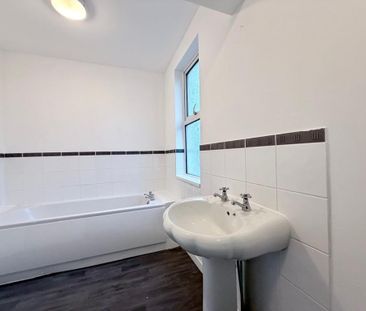 3 bedroom end of terrace house to rent - Photo 3