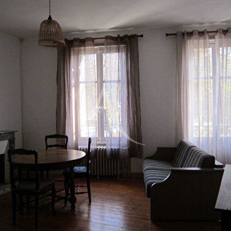 Location Appartement 2 pièces 42m² FONTENAY LE COMTE 85200 - Photo 1