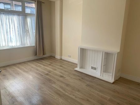 4 bedroom terraced house to rent - Photo 2