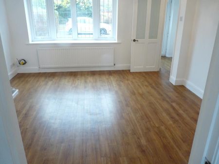 3 bedroom detached house to rent - Photo 3