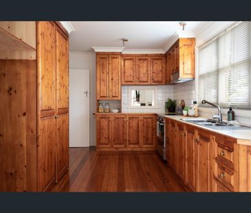 Live Large in Newstead - Photo 3