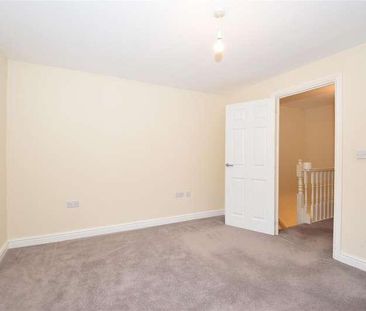 Newman Road, Horley, RH6 - Photo 3
