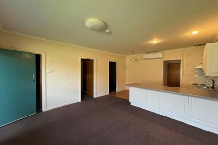 Neat and Tidy 3 Bedroom Unit! - Photo 4