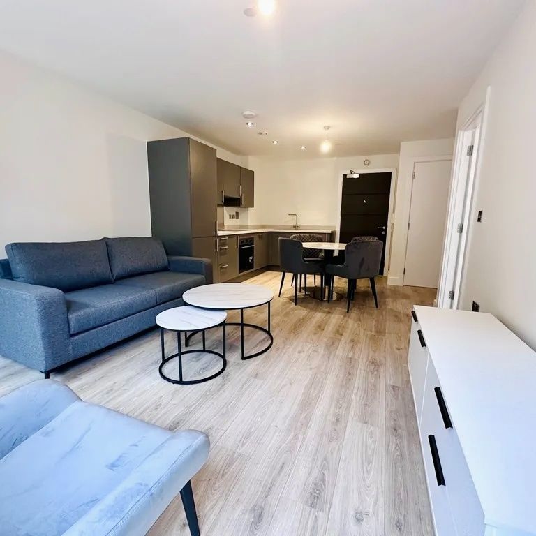 2 Bed Flat, Boulevard Plaza, B5 - Photo 1