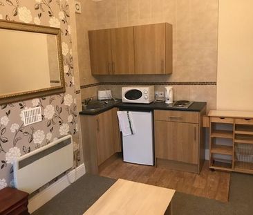 Studio to rent - Photo 2