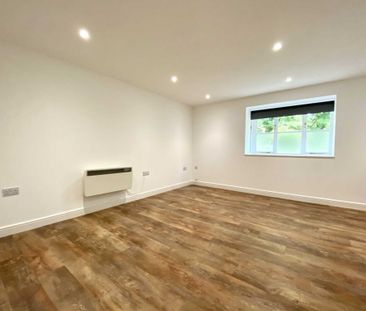 2 bed Flat for rent - Photo 5
