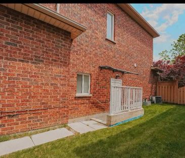 For Lease - 550 Greig Circle, Newmarket, Ontario - Photo 5