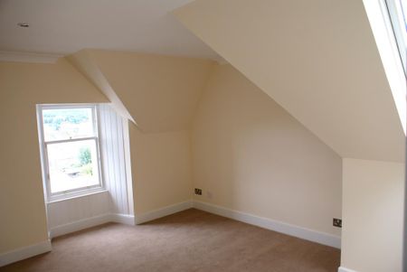 3 bedroom flat to rent - Photo 2