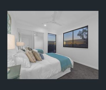 Contemporary Town Home: 3 Bedroom + Study + Double Garage - Photo 5