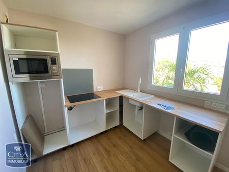 Location Appartement 3 pièces ST DENIS 97490 - Photo 2