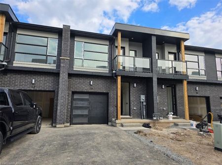 For Lease - 16 Warren Tr Trail, Welland, Ontario - Photo 2