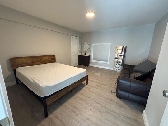 For Lease - 5757 Stanley Avenue Unit# Unit E, Niagara Falls, Ontario - Photo 1