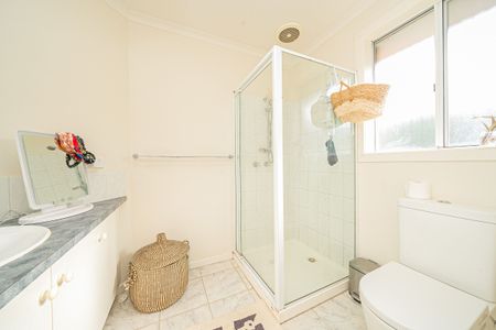 Immaculate, elevated home in a great location - Photo 5