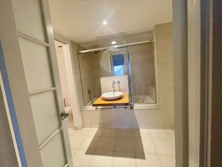 For Lease - 550 Queens Quay Unit# 318, Toronto, Ontario - Photo 2