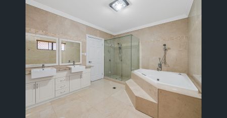 Spacious 5-Bedroom Family Home in Prime Chermside Pocket - Wavell High Catchment - Photo 4